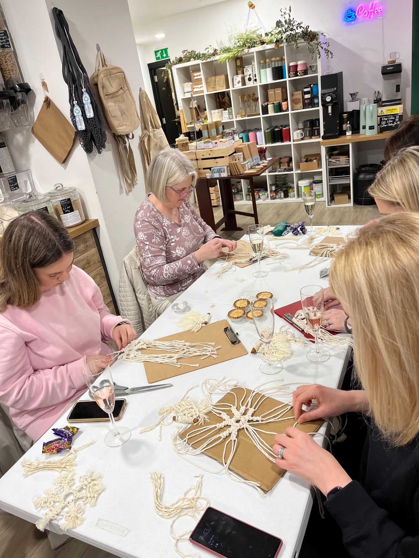 Macramè Christmas workshop @ Without Waste, Holywood